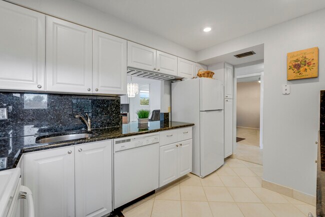 Foto del edificio - 6461 NW 2nd Ave