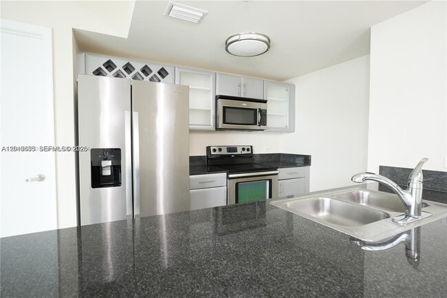 Foto del edificio - 1861 NW South River Dr