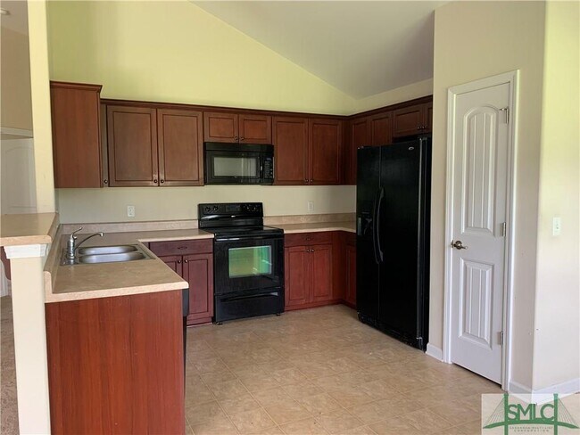 Building Photo - 13 Castle Hill Rd