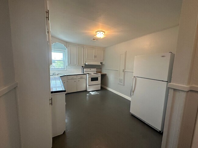 Building Photo - 425 Louisiana Ave - 3/Bed 1/Bath - $1625/m...
