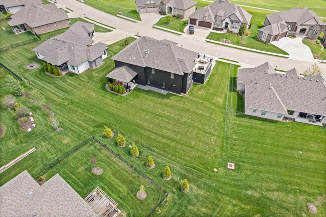 Foto del edificio - 5947 Screaming Eagle Ln