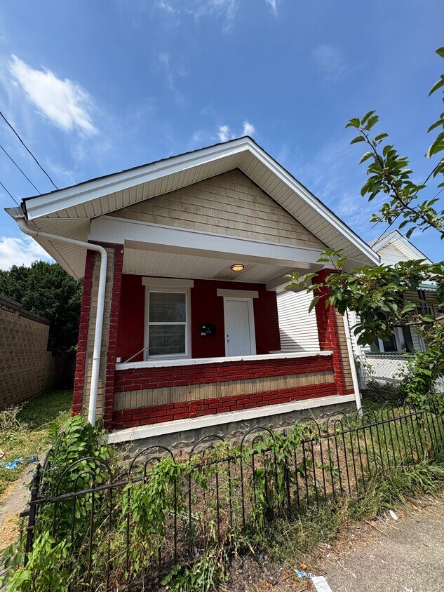 Foto principal - 122 W 15th St