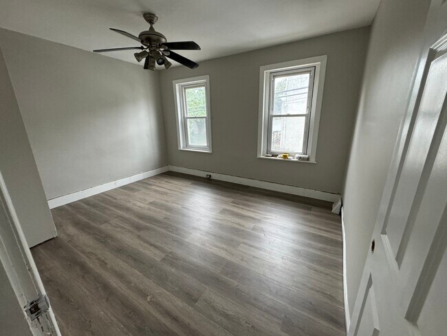 Foto del edificio - 6141 Lawnton St