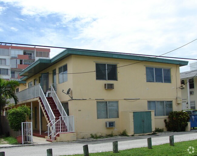 Foto del edificio - 8011 Harding Ave