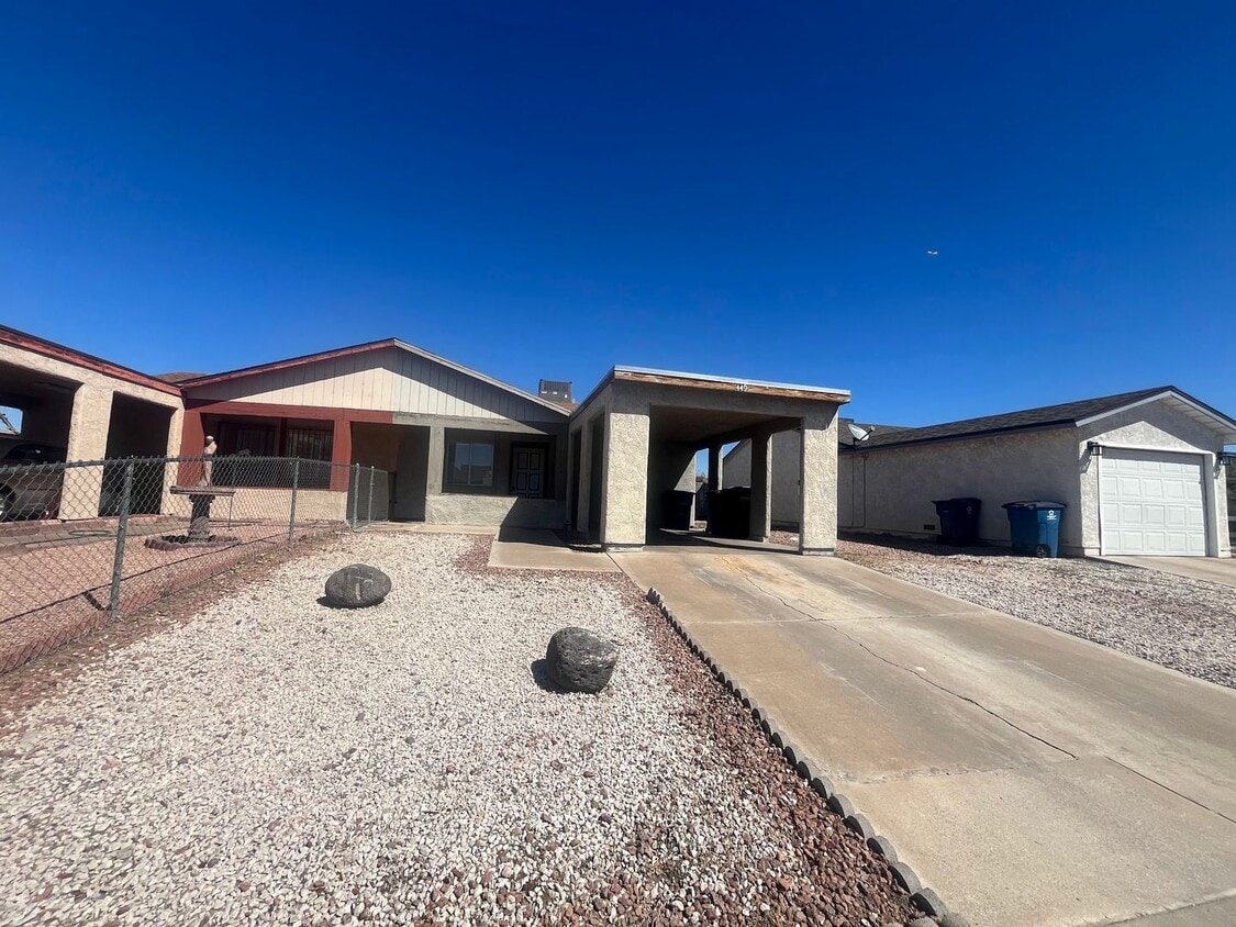 Primary Photo - Freshly Updated Henderson Townhome with 2 ...