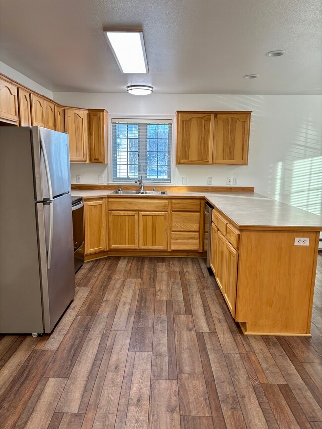 Kitchen - 4865 W Reliance Rd