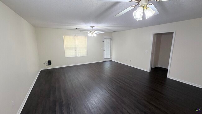 Foto del edificio - 107 Alice Dr