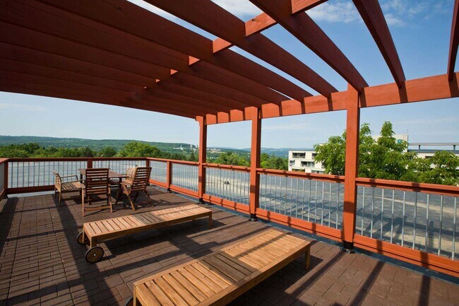 Foto del edificio - 143 Maple Ave