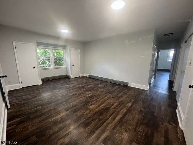 Building Photo - 44 Gates Ave