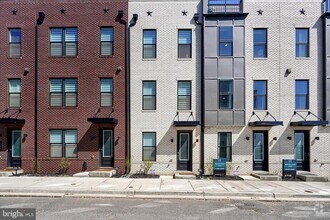 Building Photo - 111 Glass Ln