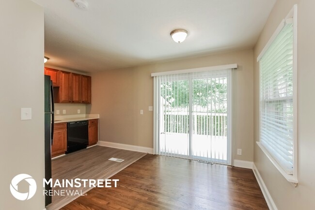 Building Photo - 1532 Downs Ave