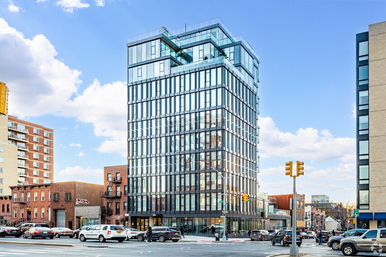 Primary Photo - 554 4th Ave