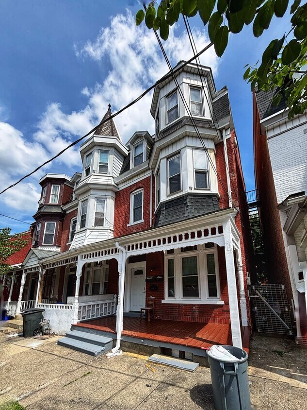 Foto principal - 521 Cherokee St