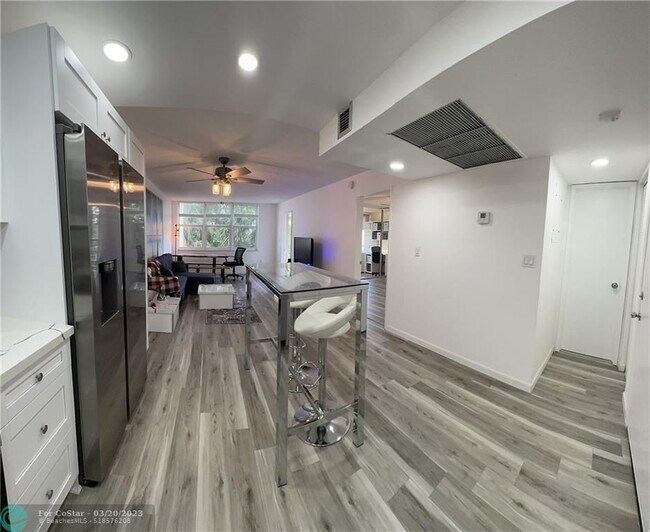 Building Photo - 9451 Evergreen Pl