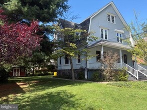 Building Photo - 210 GRAYLING Ave