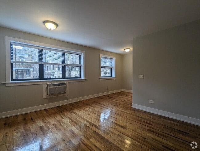 Building Photo - 510 W Briar Pl