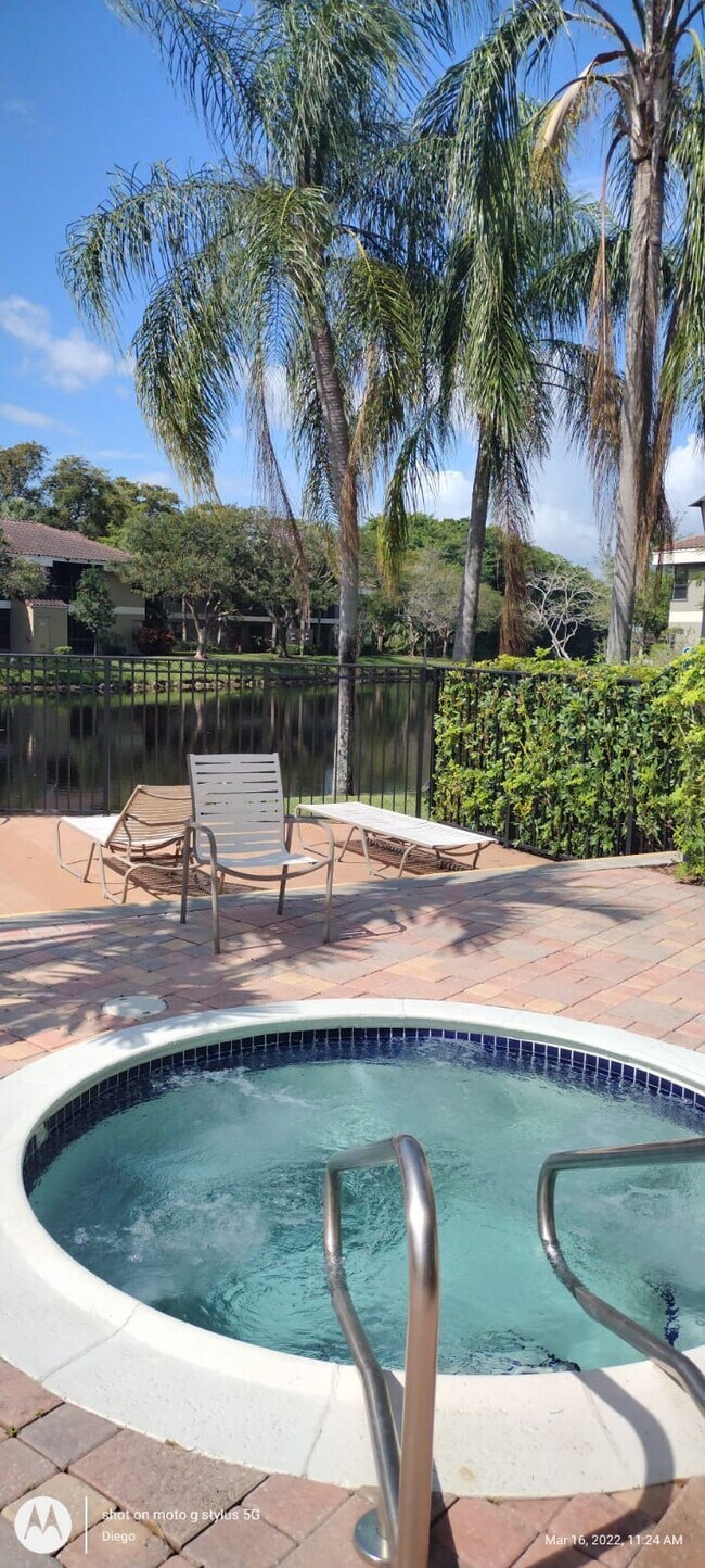 Jacuzzi - 2470 NW 49th Ter