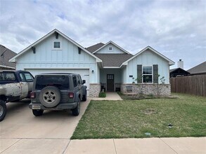 Building Photo - 324 Bronco Dr