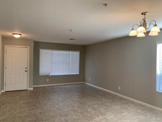 Foto del edificio - 13250 W Port Royale Ln