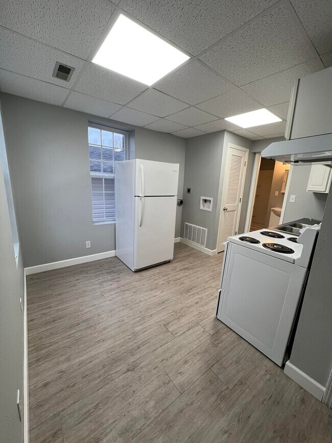 Kitchen - 624 School St