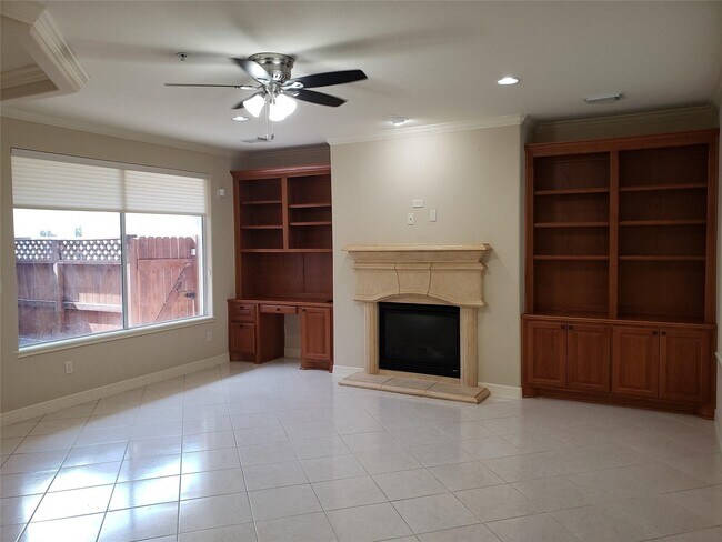 Foto del edificio - 4330 Lake Run Dr