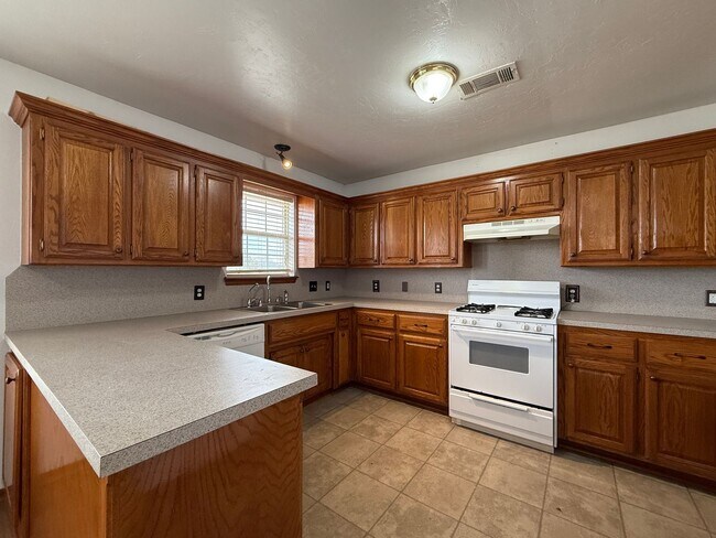 Building Photo - Cozy Retreat on 1 Acre – Perfect for Relax...