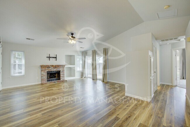 Foto del edificio - Charming Single-Family Home in Markham Rav...