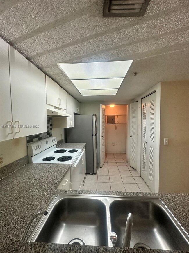Building Photo - 5011 Wiles Rd