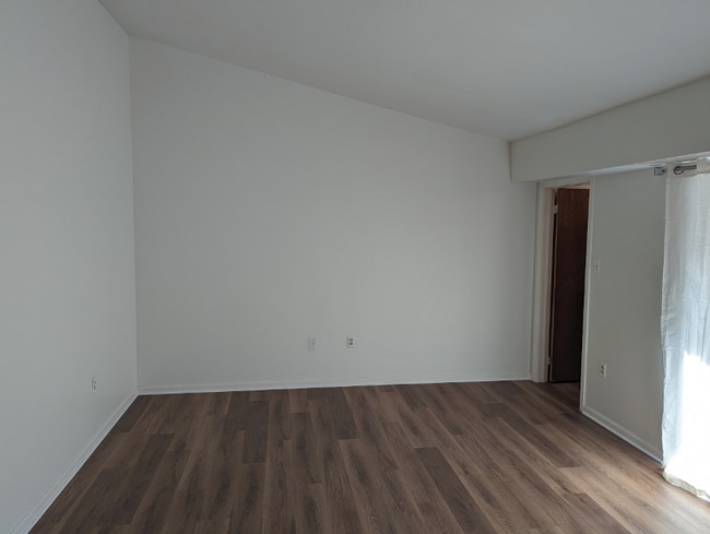 Foto del edificio - 77 Sandybrook Dr