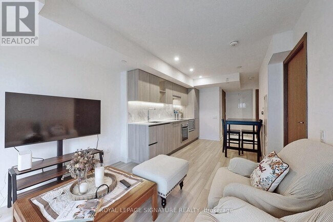 Photo du bâtiment - 17 Bathurst St