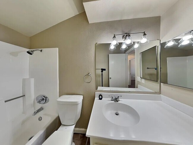 Foto del edificio - 7464 Lime Ave