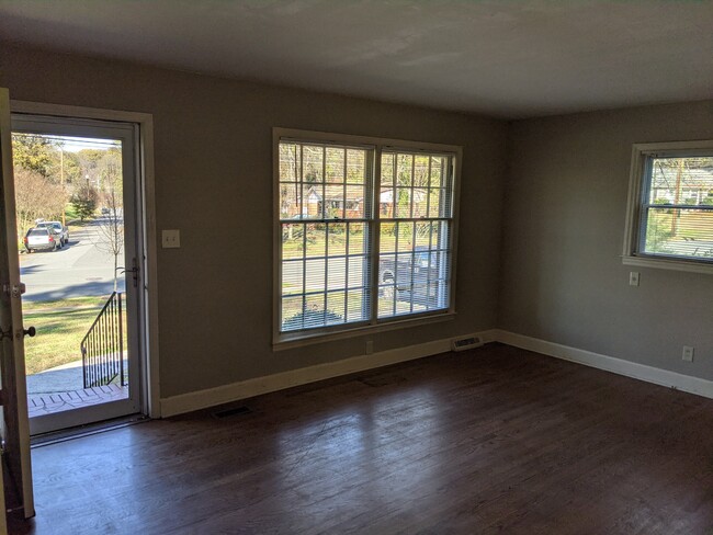 Living Room - 1412 Briarfield Dr