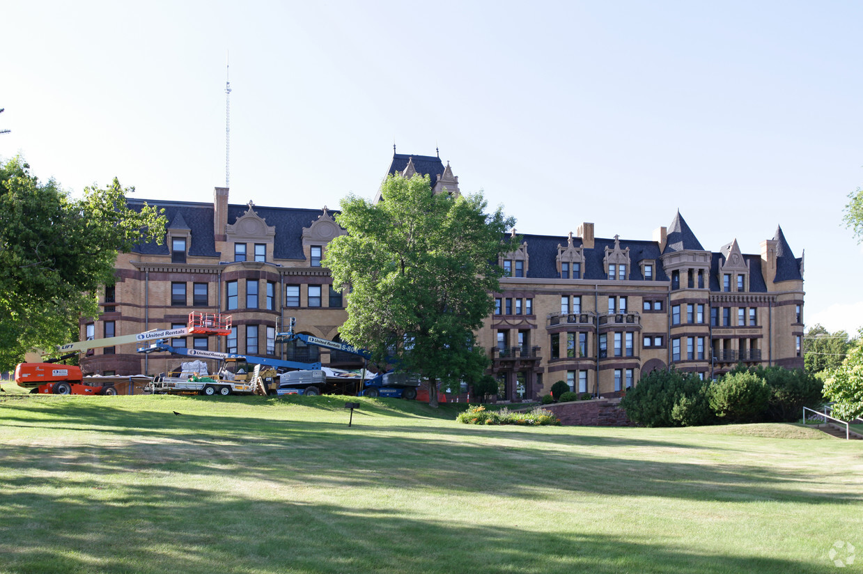 Foto principal - Munger Terrace Apts