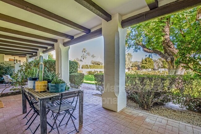 Building Photo - 5101 N Casa Blanca Dr