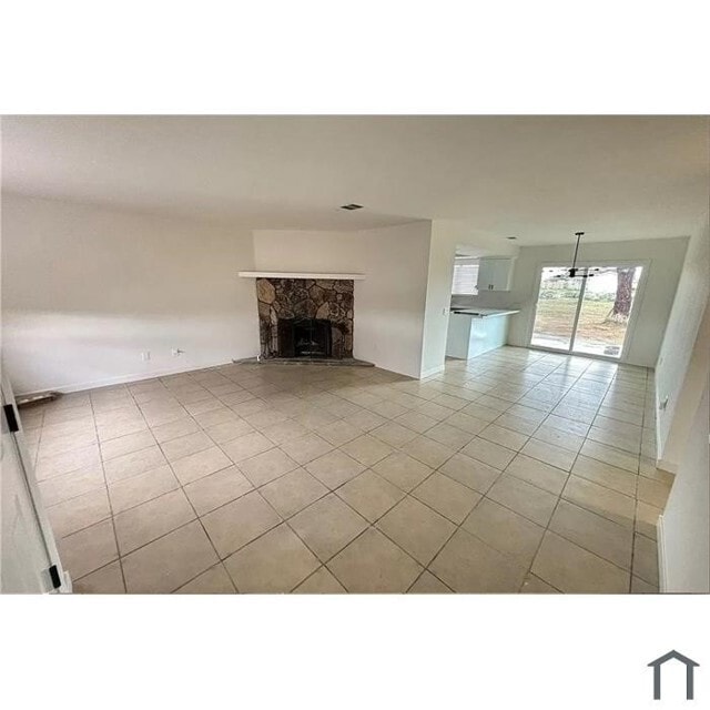 Building Photo - 8848 Oleander Ave