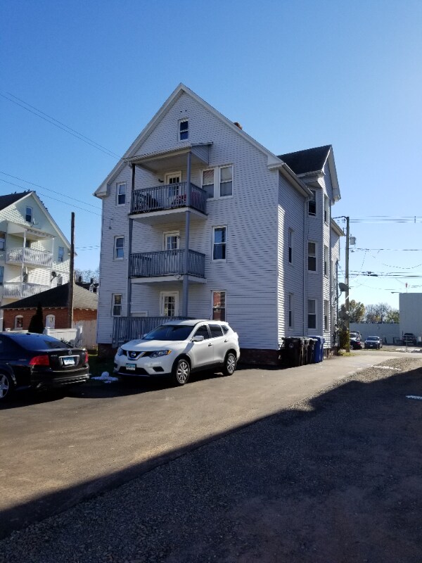 436 Park St Unit 3, New Britain, CT 06051 Room for Rent in New
