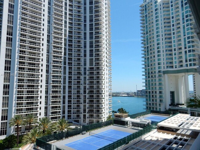 Foto del edificio - 801 Brickell Key Blvd