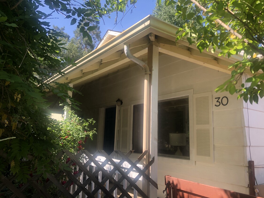 Primary Photo - 30 Elm St