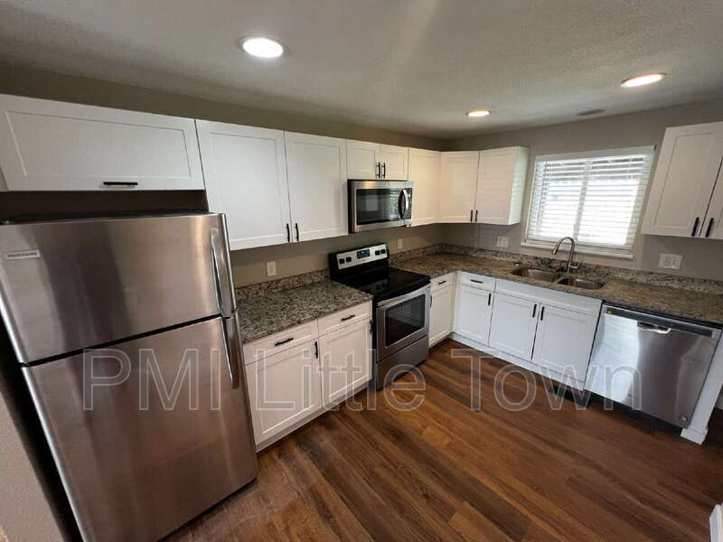 Foto principal - 364 S Salem St