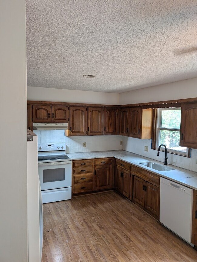 Foto del edificio - 430 N Persimmon Dr