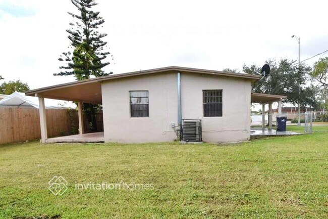 Foto del edificio - 5115 SW 112th Ave