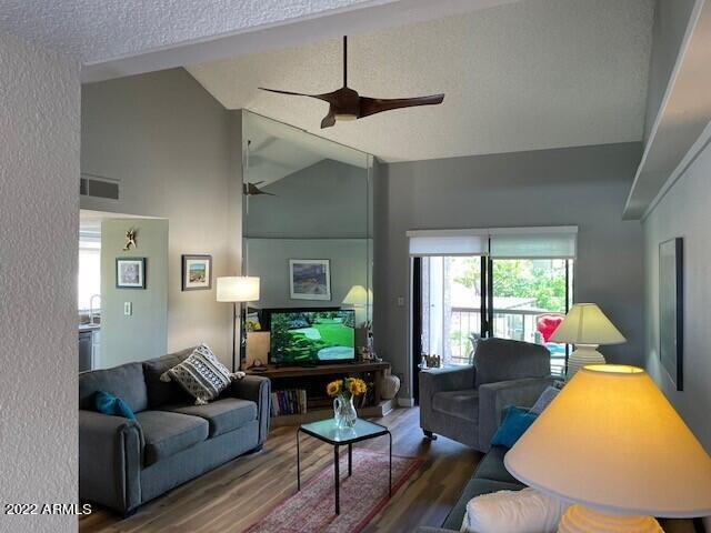 Foto del edificio - 9430 E Mission Ln