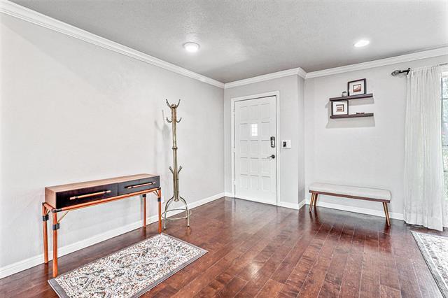 Building Photo - 2633 Brookview Dr