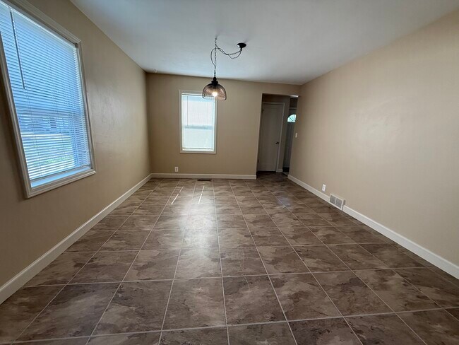 Foto del edificio - 2119 Riverside Dr NE