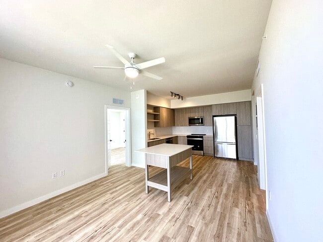 Photo - 527 SW 5th Ave Apartment