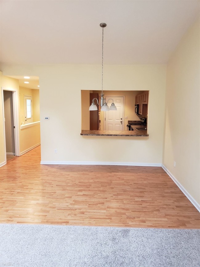 Building Photo - 2 br, 1 bath Condo - 2461 Beeline Rd