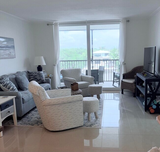 Foto del edificio - 740 E Ocean Ave