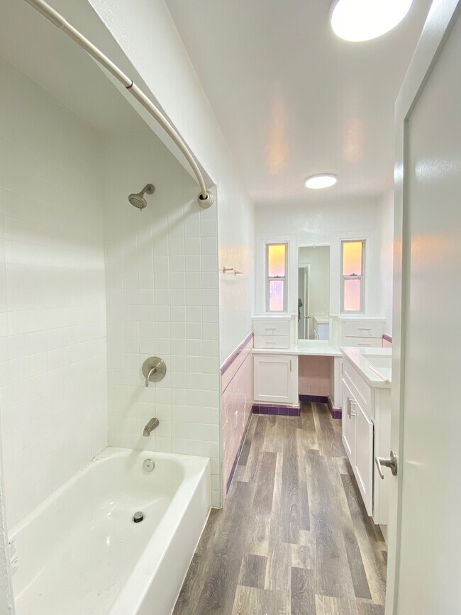 Building Photo - 1722 S Redondo Blvd