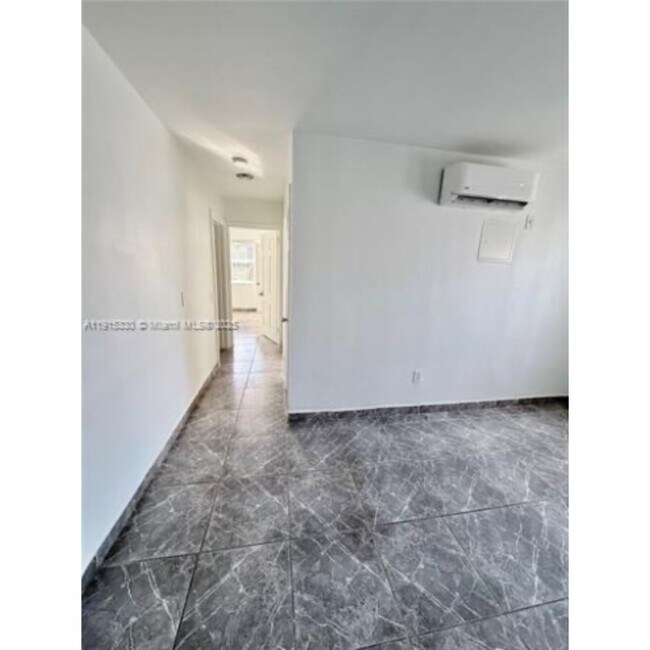 Foto del edificio - 11 Sidonia Ave