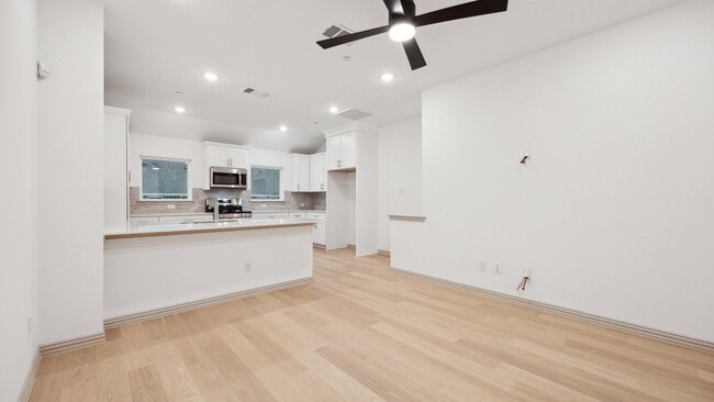 Building Photo - 5244 Springlake Pky